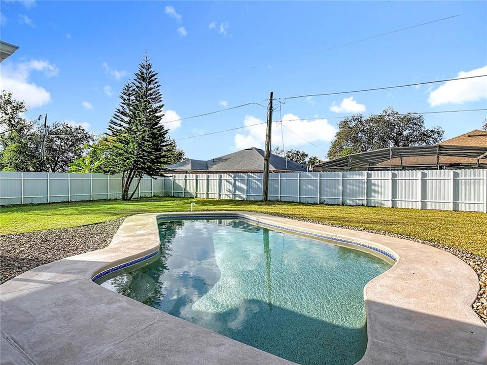 For Rent: $2,200 (3 beds, 2 baths, 1214 Square Feet)