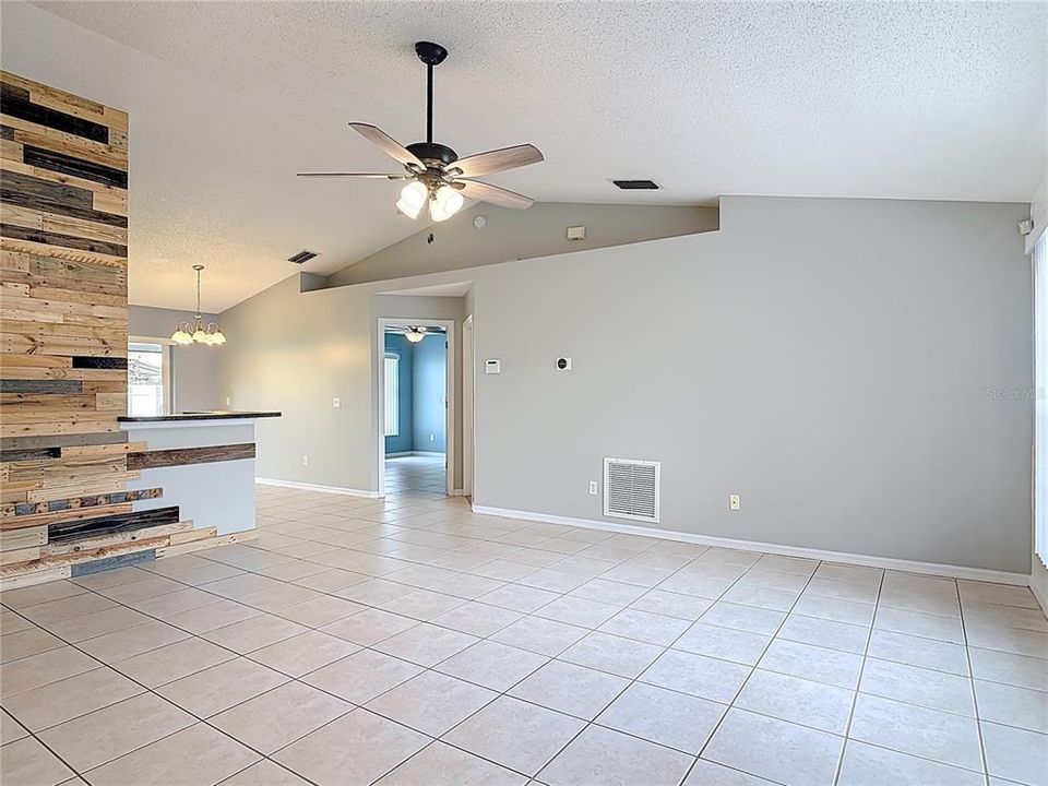 For Rent: $2,200 (3 beds, 2 baths, 1214 Square Feet)