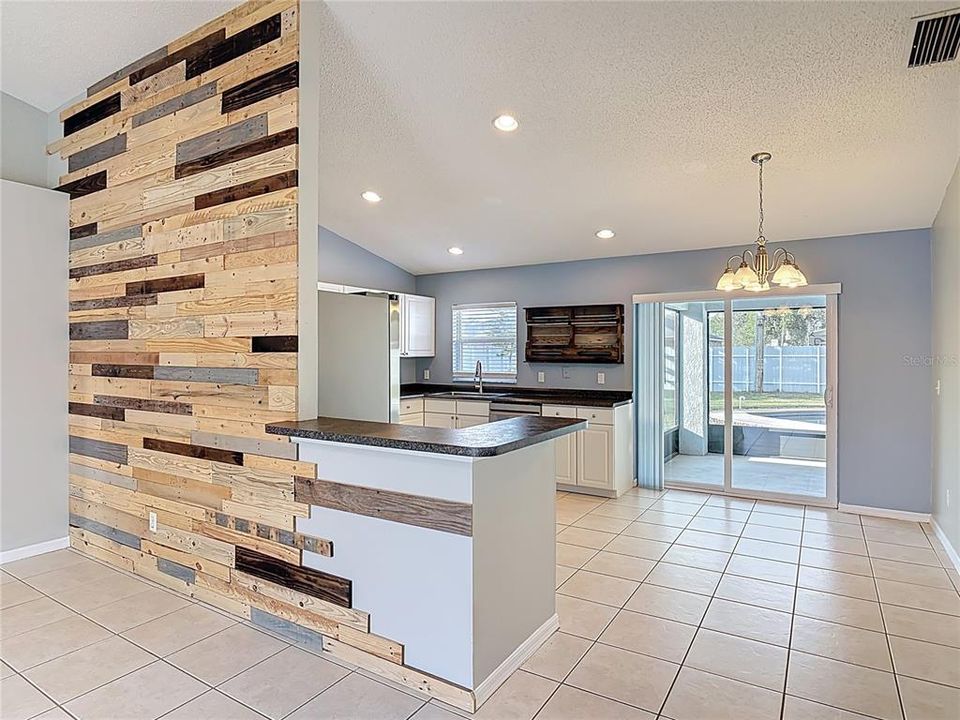 For Rent: $2,200 (3 beds, 2 baths, 1214 Square Feet)