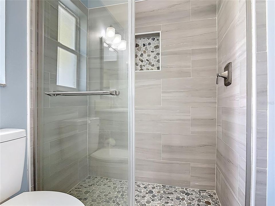 For Rent: $2,200 (3 beds, 2 baths, 1214 Square Feet)