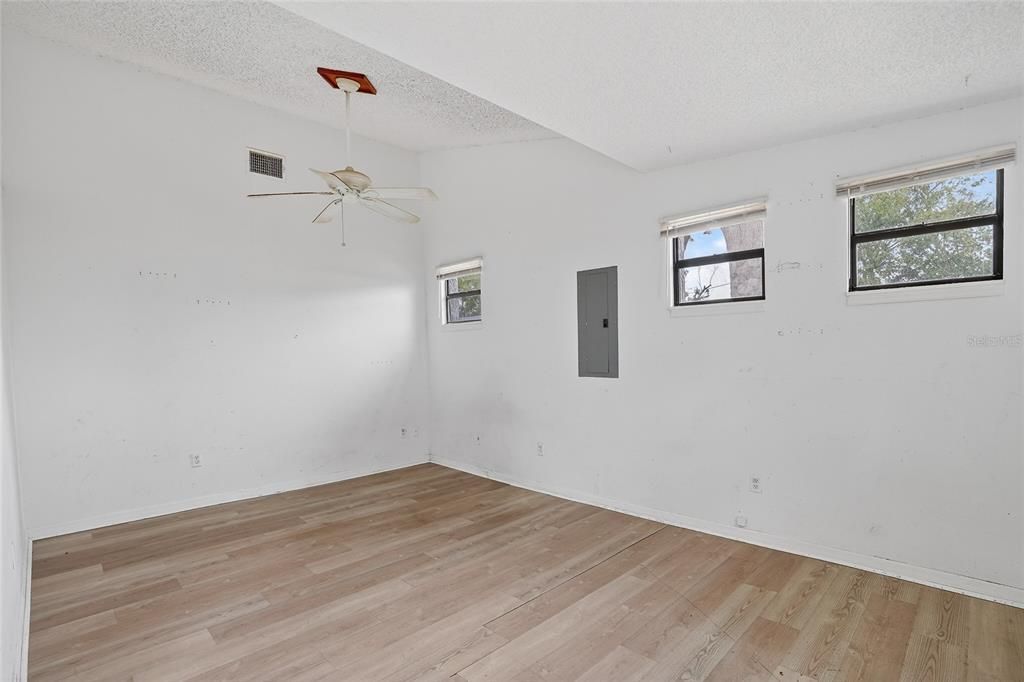 For Sale: $350,000 (3 beds, 2 baths, 1440 Square Feet)