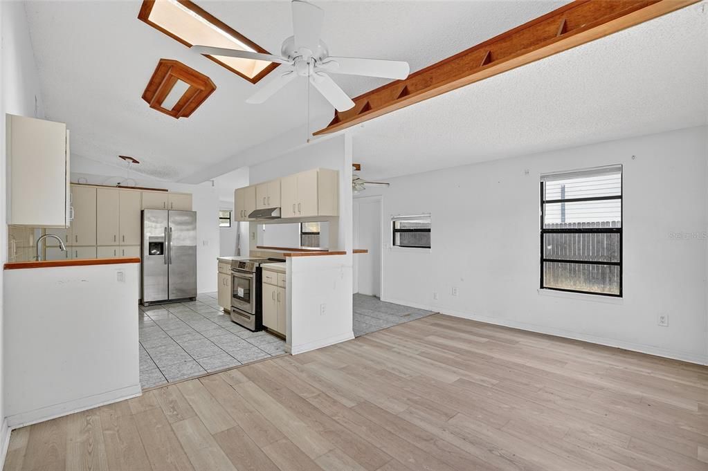 For Sale: $350,000 (3 beds, 2 baths, 1440 Square Feet)