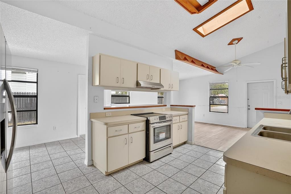 For Sale: $350,000 (3 beds, 2 baths, 1440 Square Feet)