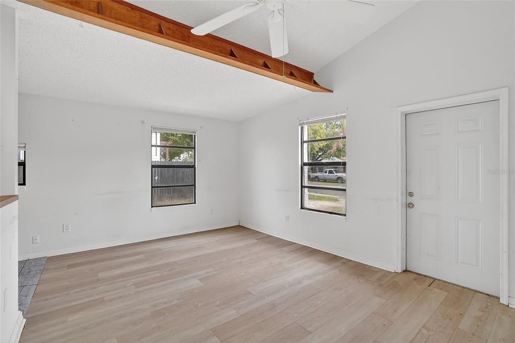 For Sale: $350,000 (3 beds, 2 baths, 1440 Square Feet)