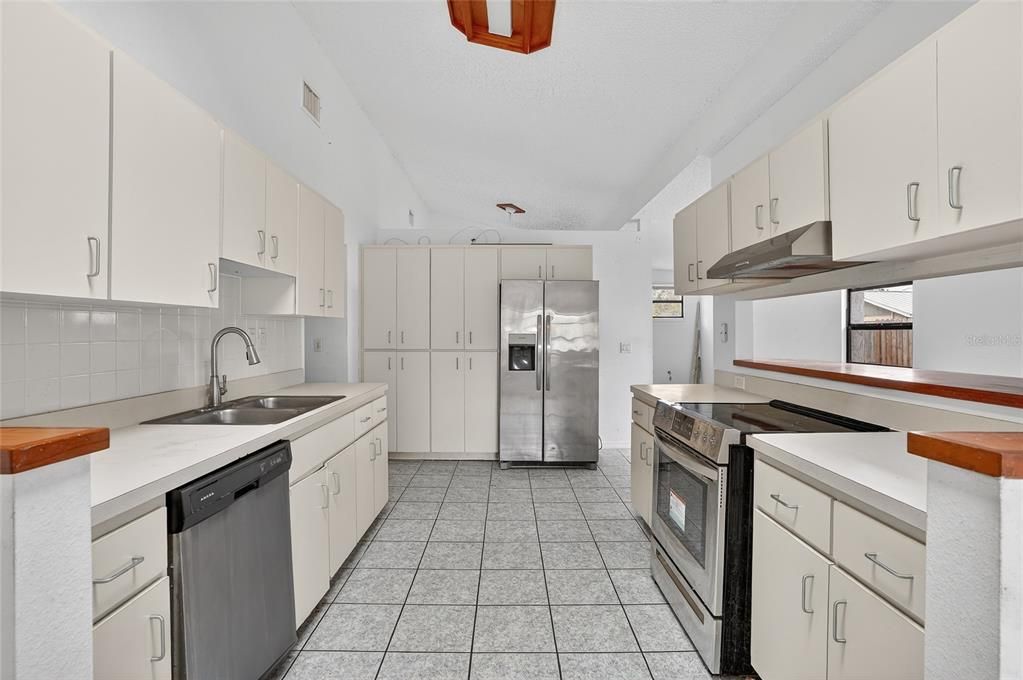 For Sale: $350,000 (3 beds, 2 baths, 1440 Square Feet)