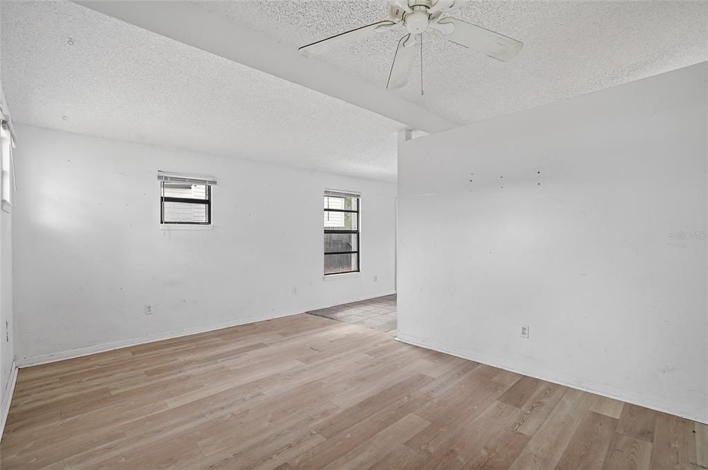 For Sale: $350,000 (3 beds, 2 baths, 1440 Square Feet)