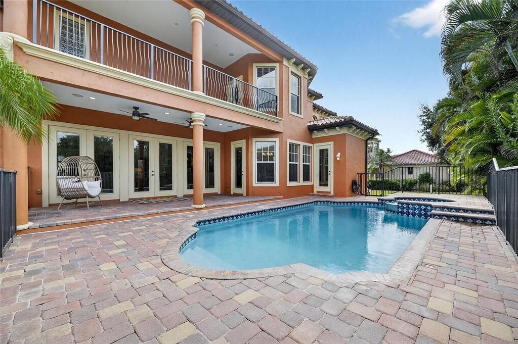 En Venta: $1,249,000 (4 camas, 4 baños, 4367 Pies cuadrados)