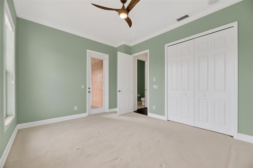 En Venta: $1,249,000 (4 camas, 4 baños, 4367 Pies cuadrados)