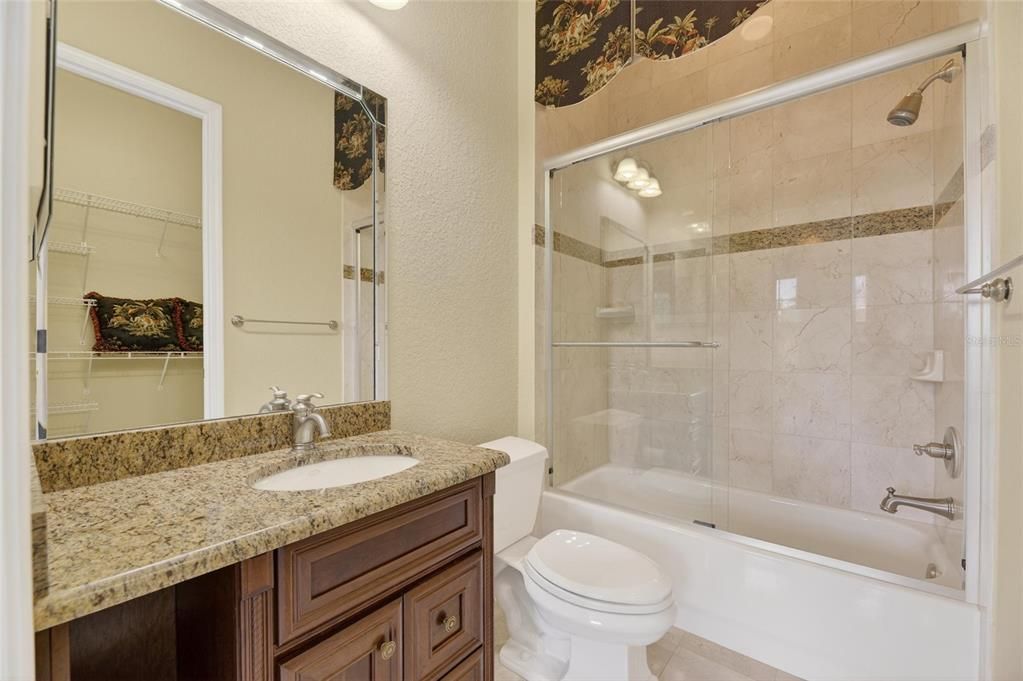 En Venta: $1,249,000 (4 camas, 4 baños, 4367 Pies cuadrados)