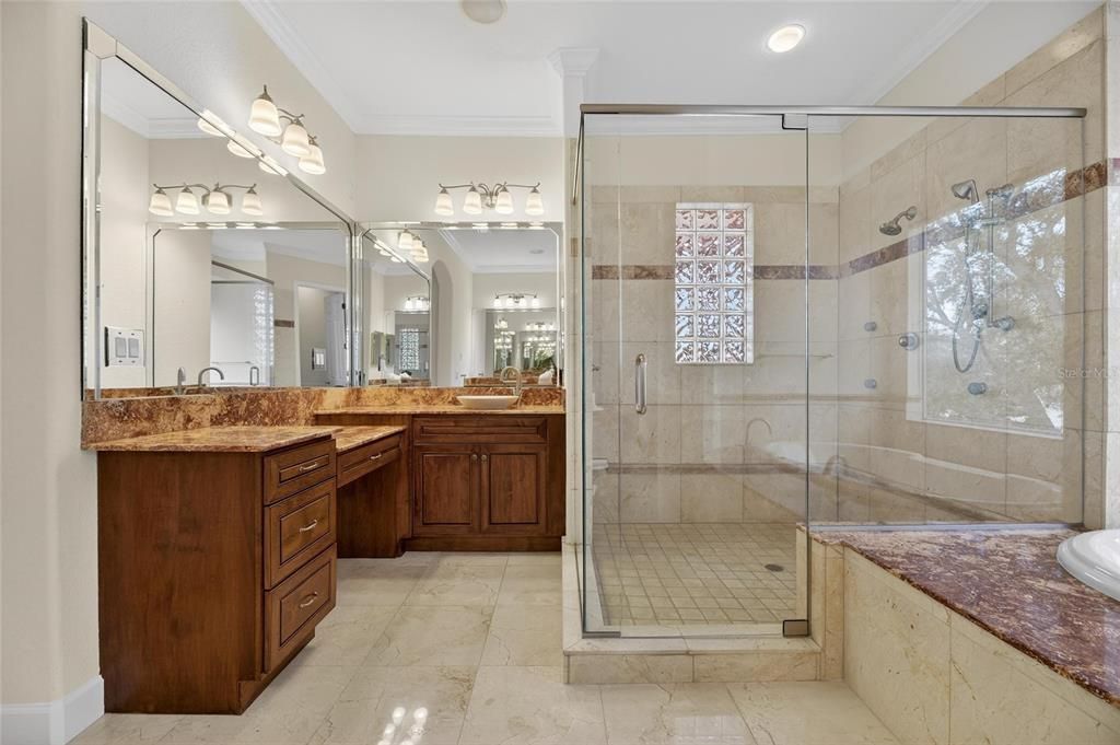 En Venta: $1,249,000 (4 camas, 4 baños, 4367 Pies cuadrados)