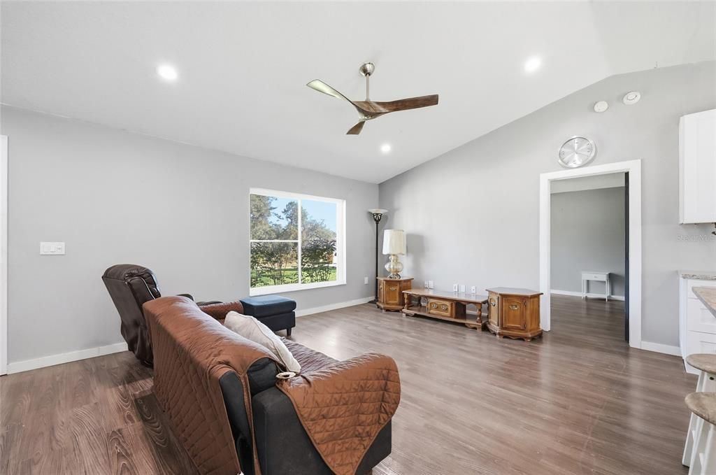 En Venta: $329,999 (3 camas, 2 baños, 1572 Pies cuadrados)