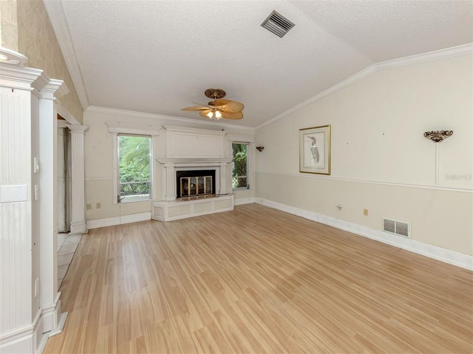 待售: $179,000 (2 贝兹, 2 浴室, 1249 平方英尺)