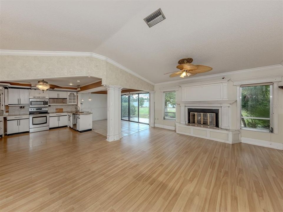 待售: $179,000 (2 贝兹, 2 浴室, 1249 平方英尺)