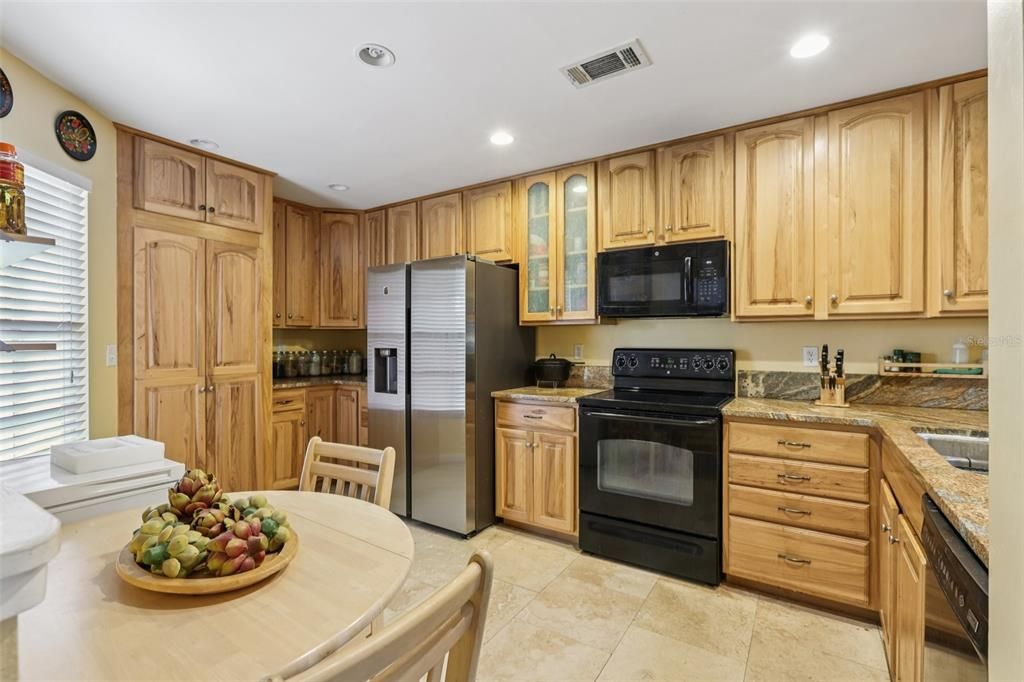 For Sale: $335,000 (2 beds, 2 baths, 1156 Square Feet)