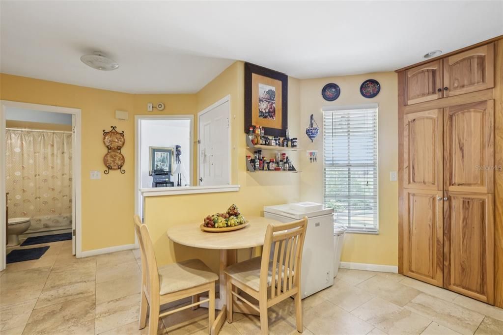 For Sale: $335,000 (2 beds, 2 baths, 1156 Square Feet)