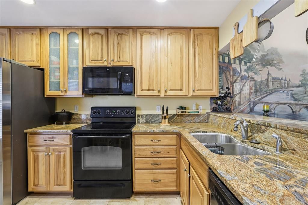 For Sale: $335,000 (2 beds, 2 baths, 1156 Square Feet)