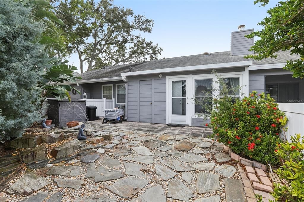 For Sale: $335,000 (2 beds, 2 baths, 1156 Square Feet)