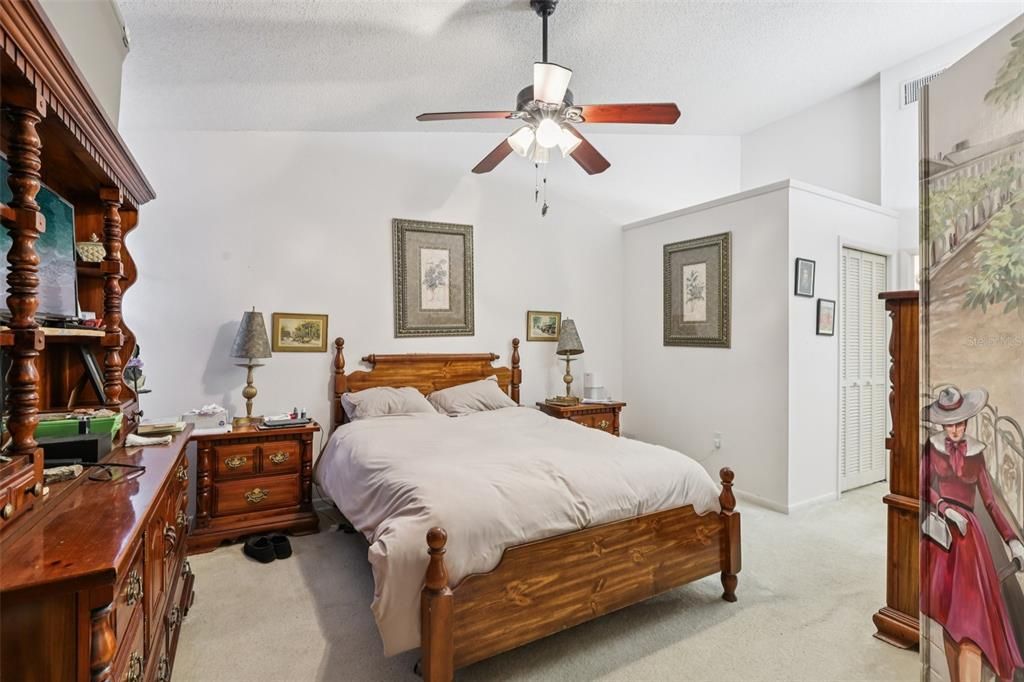 For Sale: $335,000 (2 beds, 2 baths, 1156 Square Feet)