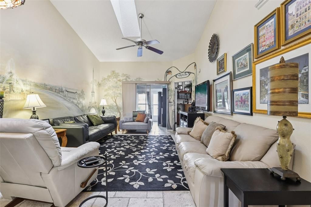 For Sale: $335,000 (2 beds, 2 baths, 1156 Square Feet)