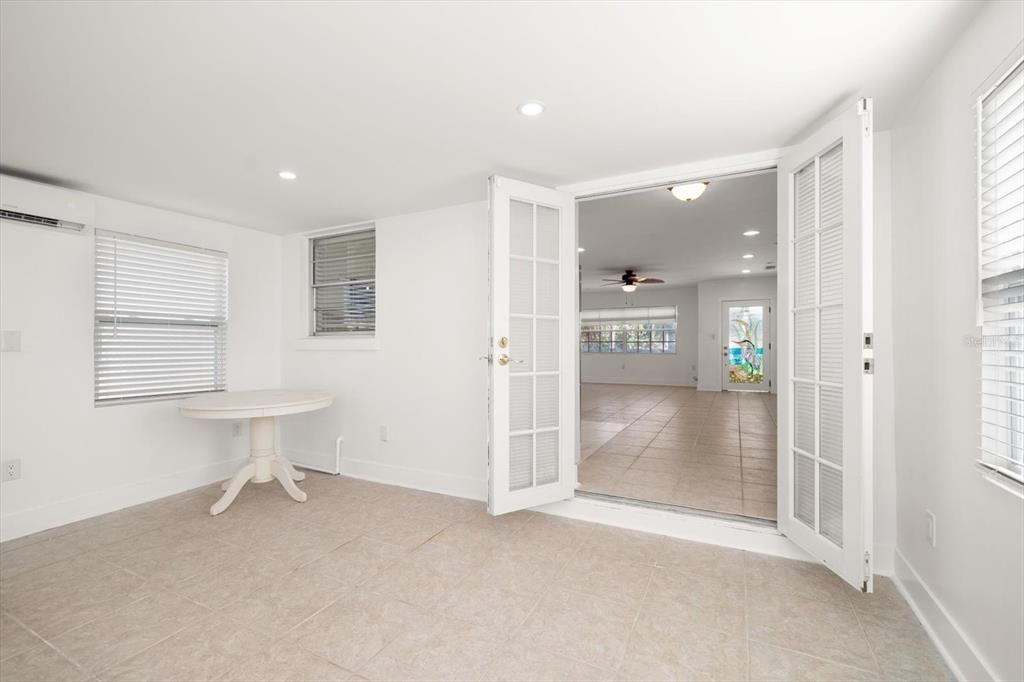 For Sale: $779,900 (2 beds, 2 baths, 1127 Square Feet)