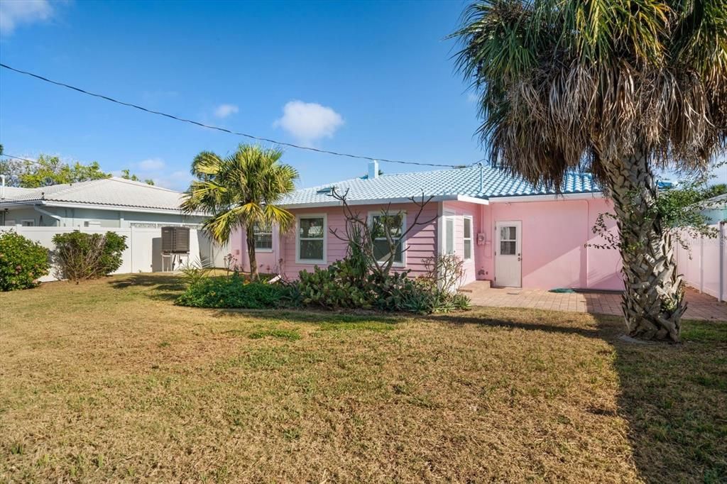 For Sale: $779,900 (2 beds, 2 baths, 1127 Square Feet)