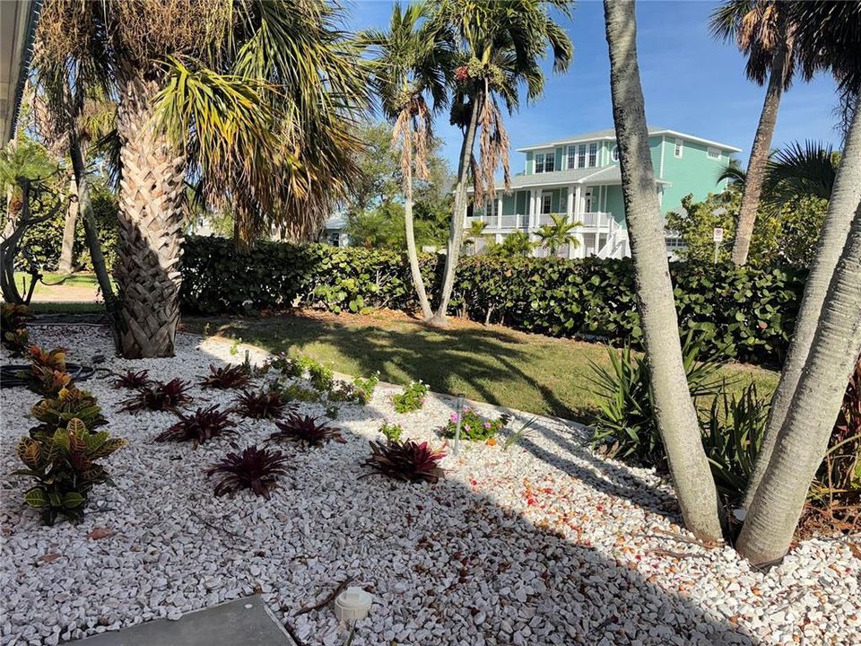 For Sale: $779,900 (2 beds, 2 baths, 1127 Square Feet)