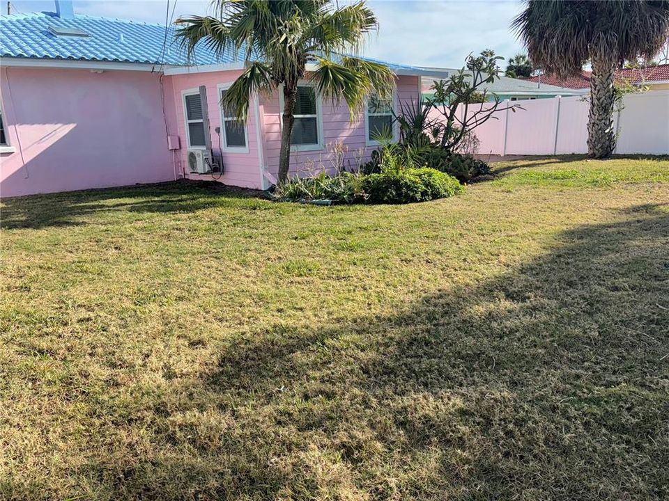 For Sale: $779,900 (2 beds, 2 baths, 1127 Square Feet)