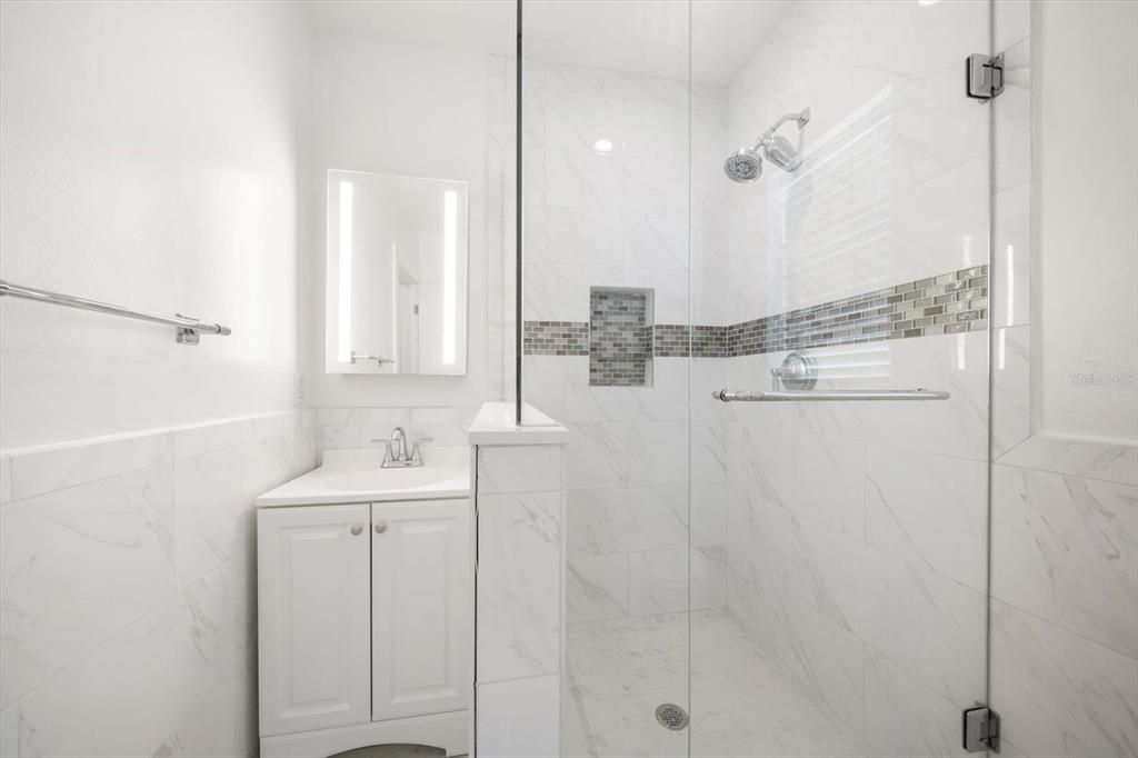 For Sale: $779,900 (2 beds, 2 baths, 1127 Square Feet)