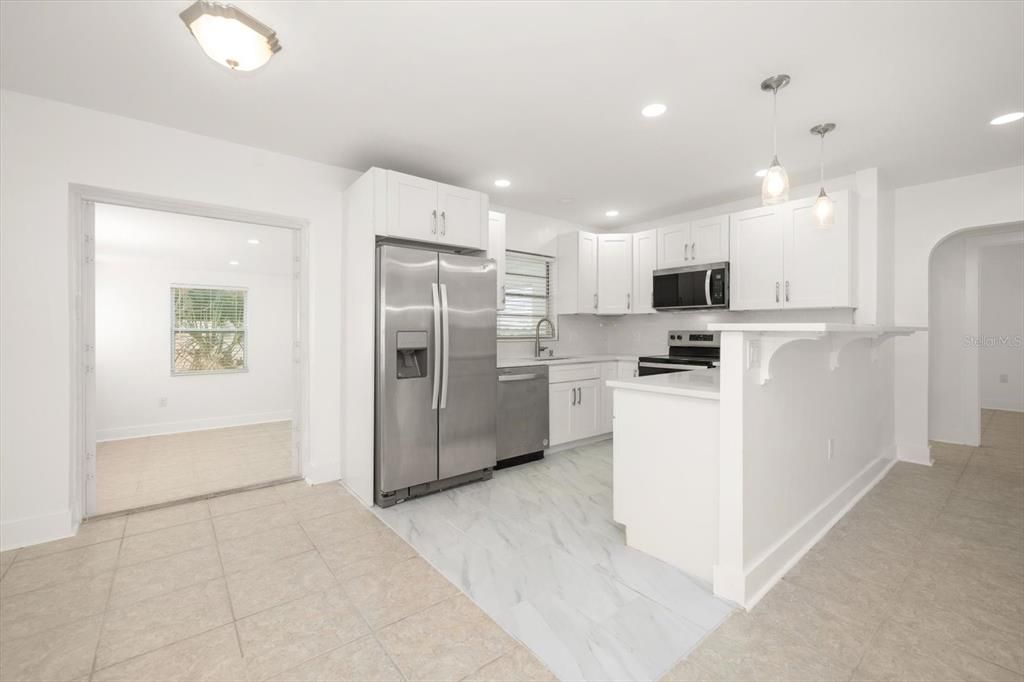 For Sale: $779,900 (2 beds, 2 baths, 1127 Square Feet)