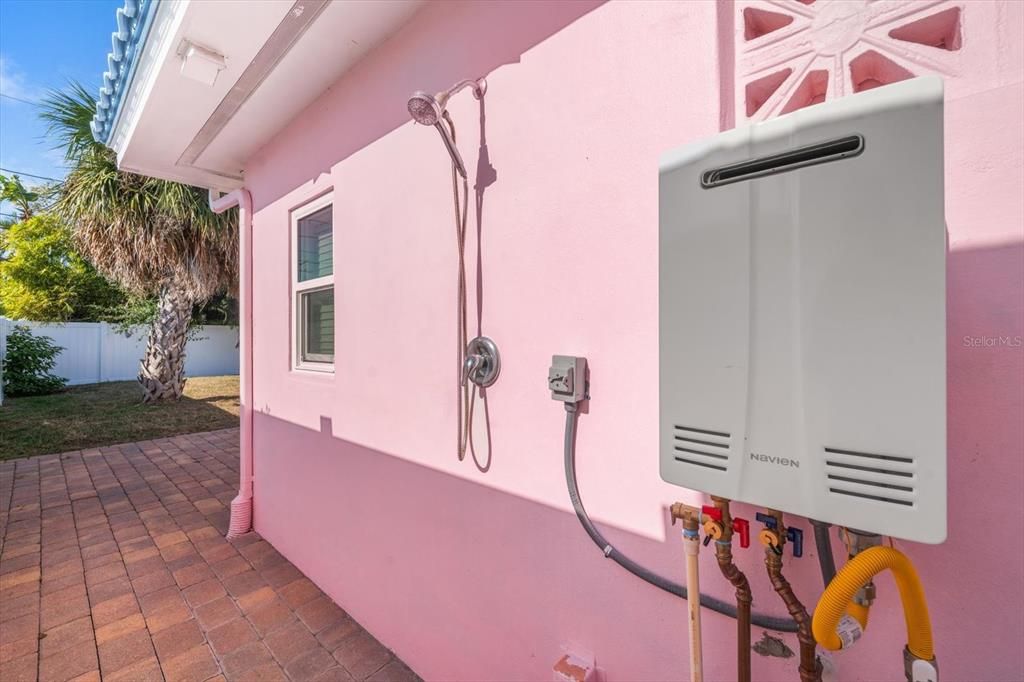 For Sale: $779,900 (2 beds, 2 baths, 1127 Square Feet)