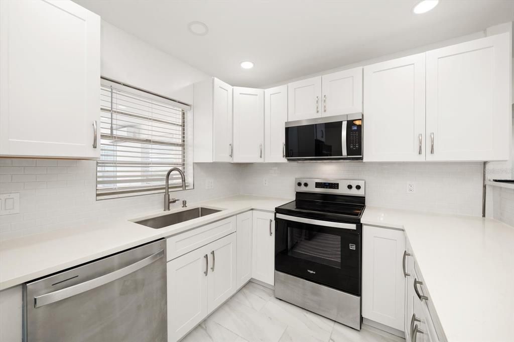 For Sale: $779,900 (2 beds, 2 baths, 1127 Square Feet)