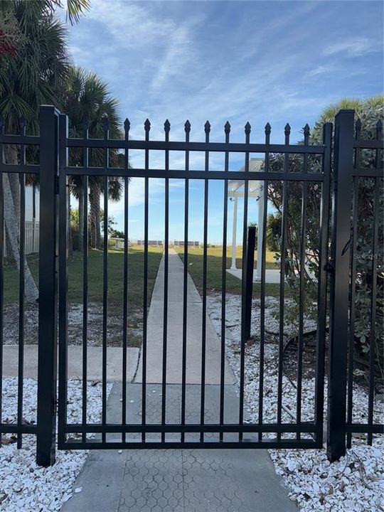 For Sale: $779,900 (2 beds, 2 baths, 1127 Square Feet)