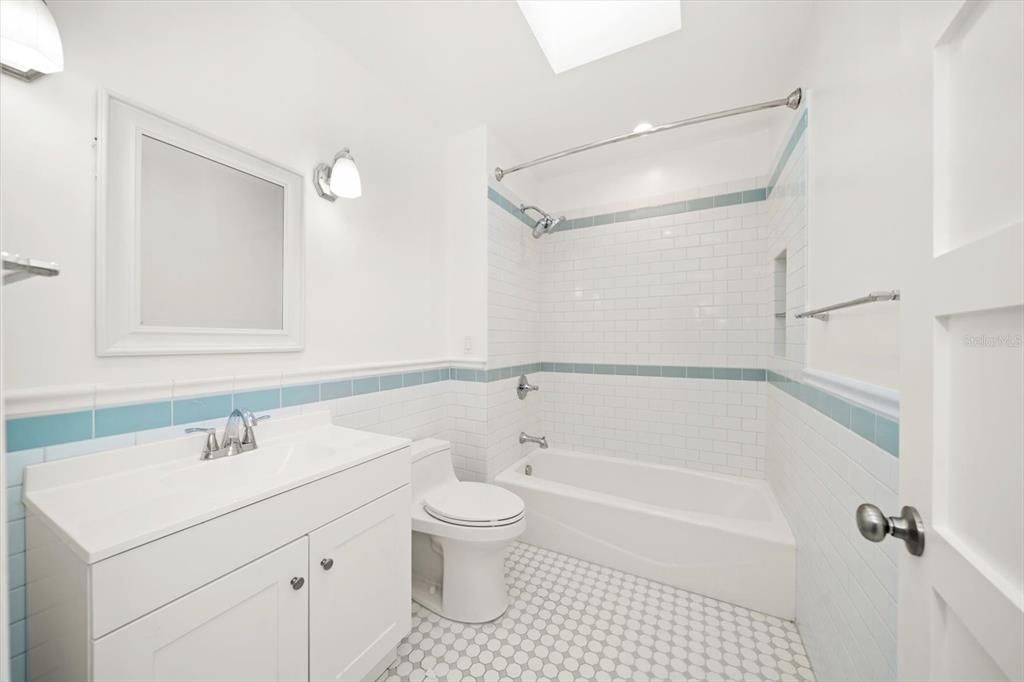 For Sale: $779,900 (2 beds, 2 baths, 1127 Square Feet)
