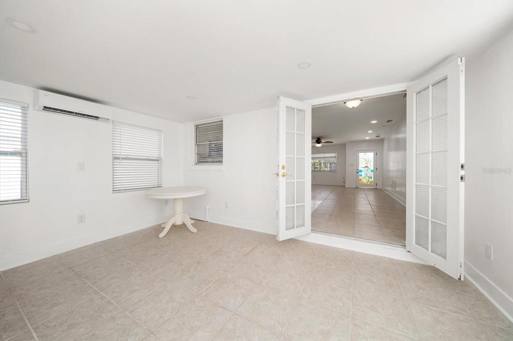 For Sale: $779,900 (2 beds, 2 baths, 1127 Square Feet)