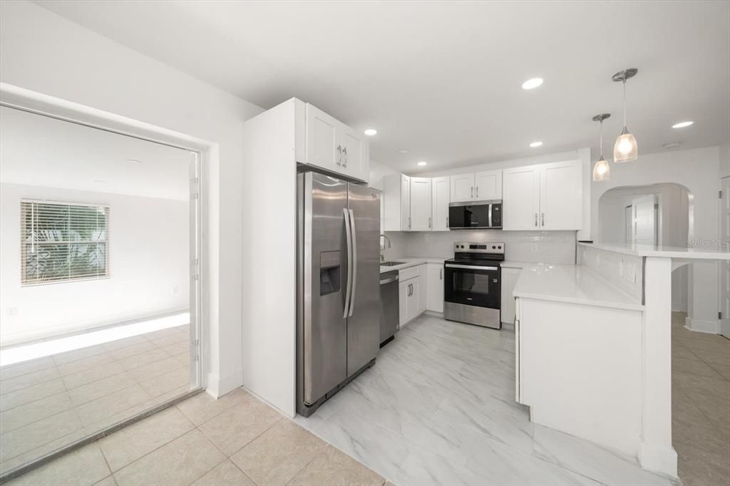 For Sale: $779,900 (2 beds, 2 baths, 1127 Square Feet)