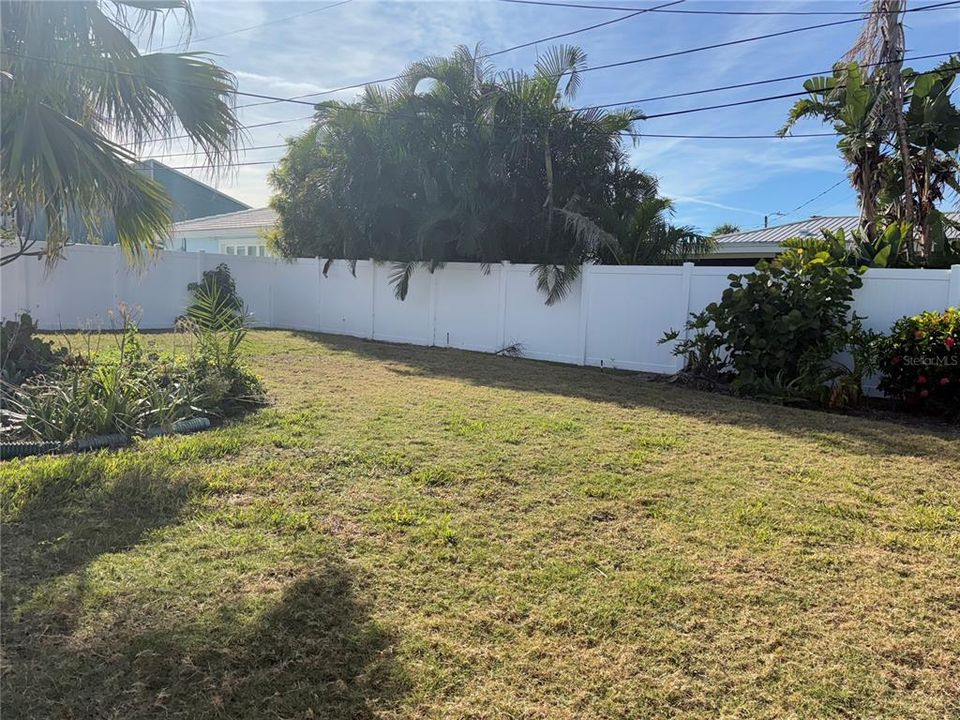 For Sale: $779,900 (2 beds, 2 baths, 1127 Square Feet)