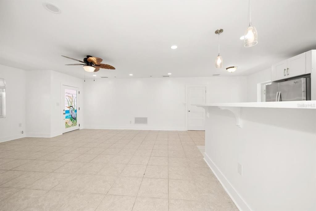 For Sale: $779,900 (2 beds, 2 baths, 1127 Square Feet)