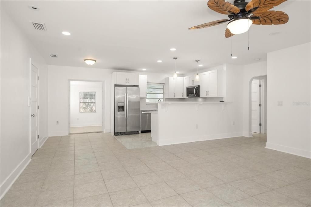 For Sale: $779,900 (2 beds, 2 baths, 1127 Square Feet)