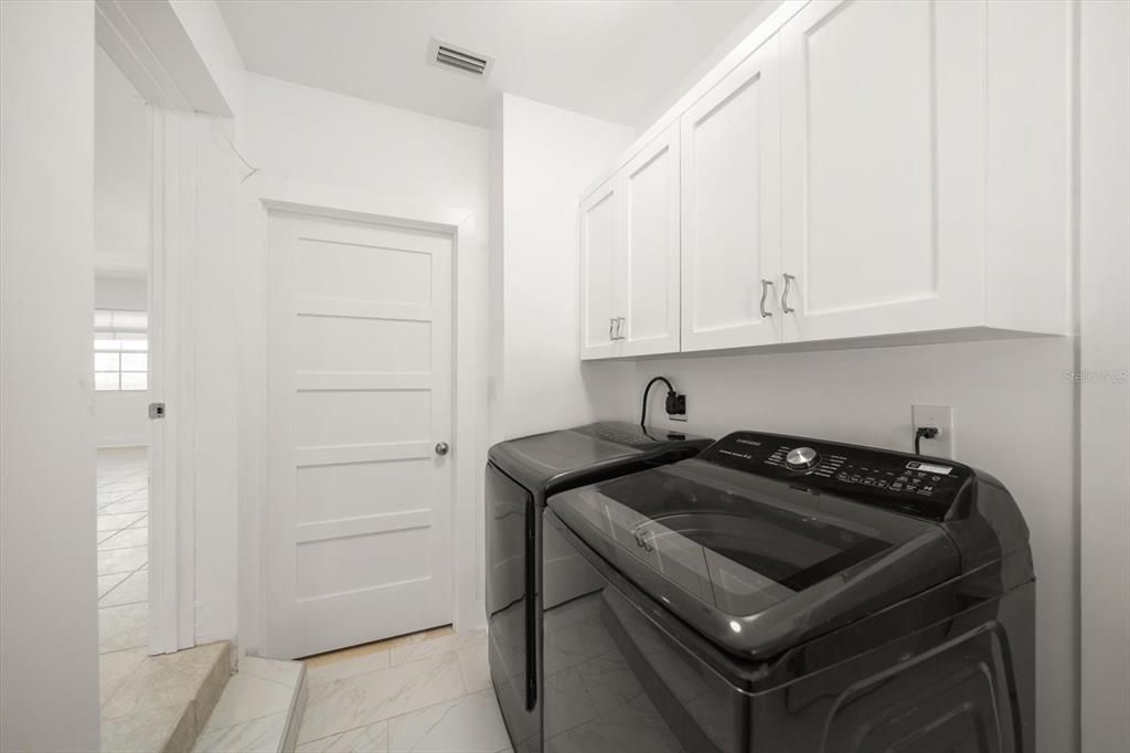 For Sale: $779,900 (2 beds, 2 baths, 1127 Square Feet)