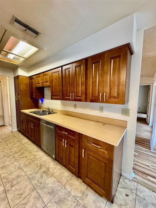 待售: $325,000 (3 贝兹, 2 浴室, 1478 平方英尺)