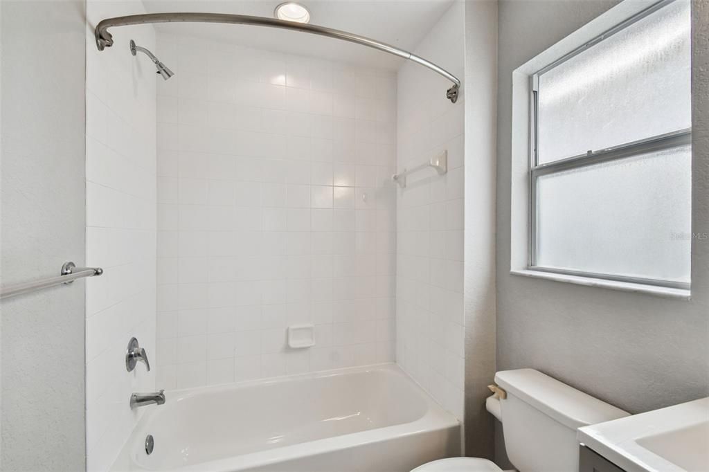 En Renta: $4,200 (3 camas, 2 baños, 2559 Pies cuadrados)