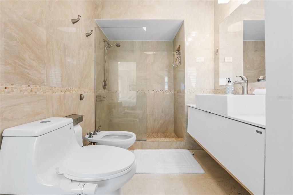 For Sale: $1,895,000 (4 beds, 3 baths, 1904 Square Feet)