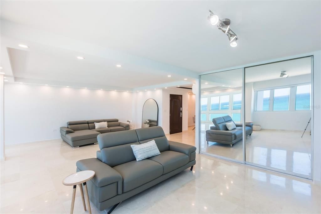 For Sale: $1,895,000 (4 beds, 3 baths, 1904 Square Feet)