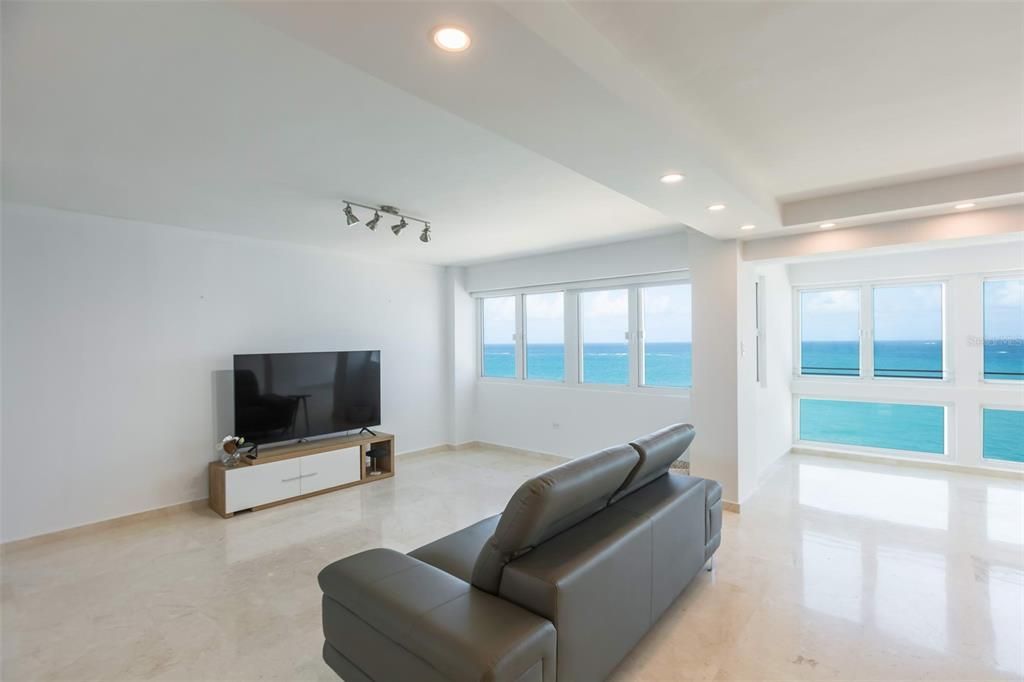 For Sale: $1,895,000 (4 beds, 3 baths, 1904 Square Feet)