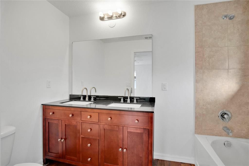 En Venta: $349,000 (3 camas, 2 baños, 1367 Pies cuadrados)