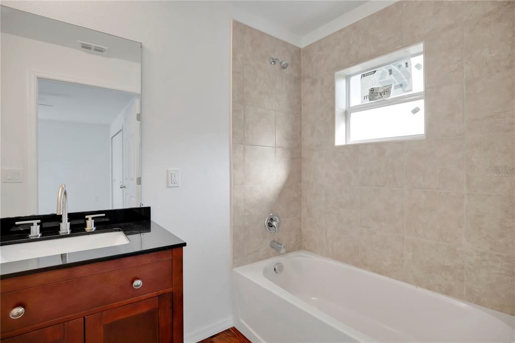 En Venta: $349,000 (3 camas, 2 baños, 1367 Pies cuadrados)