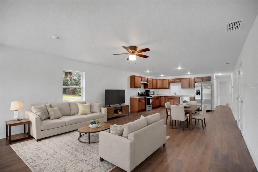 En Venta: $349,000 (3 camas, 2 baños, 1367 Pies cuadrados)