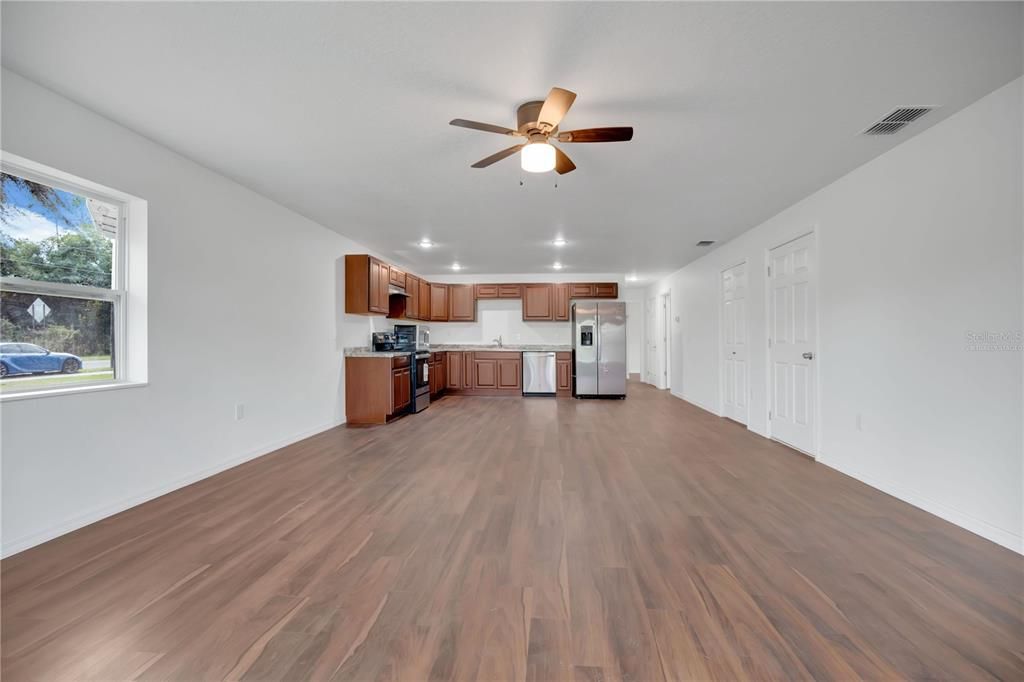 En Venta: $349,000 (3 camas, 2 baños, 1367 Pies cuadrados)