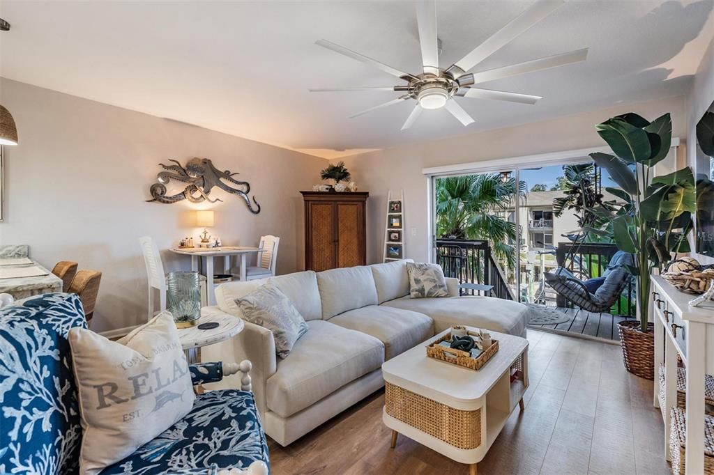 En Venta: $425,000 (3 camas, 2 baños, 965 Pies cuadrados)