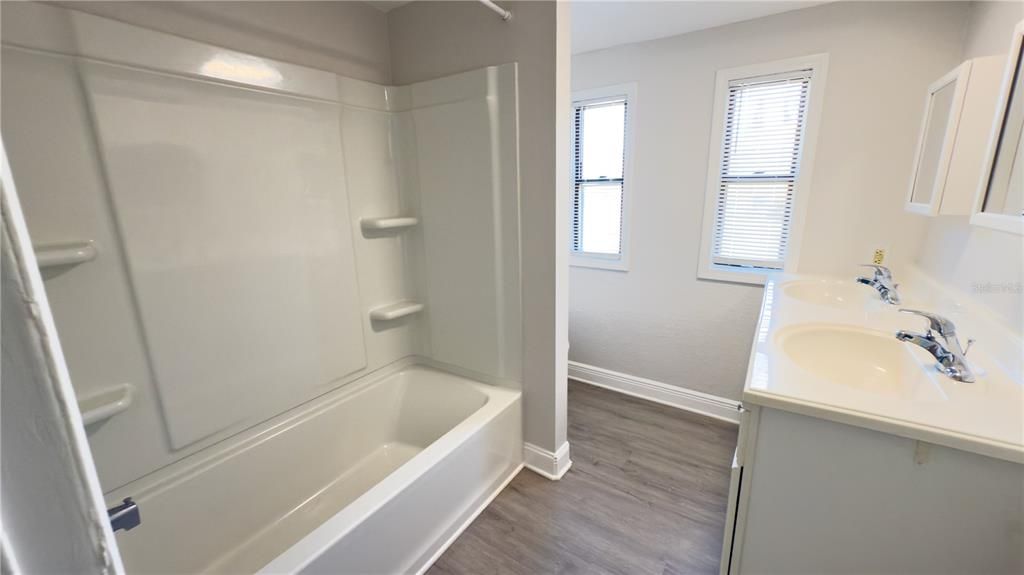 For Rent: $1,275 (2 beds, 1 baths, 758 Square Feet)